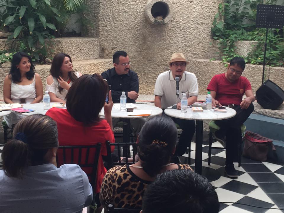 Poetas interactúan con docentes y bibliotecarios del CECyTE Tabasco